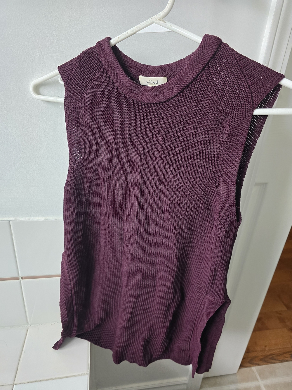Aritzia Wilfred Sleeveless Knit Tank in Plum